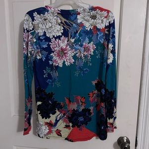 Johnny Was / Marriott favorite v neck t